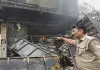 <span class="t-red">Lucknow Fire Tragedy :</span> लखनऊ में हर तरफ मातम, लोगों की आंखें नम, बेबसी के बीच गूंजती रहीं मदद की पुकारें
