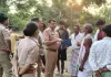 Barabanki News : मजार निर्माण को लेकर दो पक्ष आमने-सामने, पुलिस ने रुकवाया निर्माण, जानें मामला