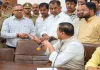 लेखपाल भर्ती परीक्षा के पेपर लीक मामले पर प्रयागराज में सियासत तेज, छात्रों से मिले सांसद संजय सिंह 