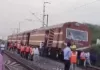 <span class="t-red">Morena Train Accident :</span> आग की अफवाह के बाद ट्रेन से कूदे यात्री, दूसरी ट्रेन की चपेट में आने से 4 की मौत