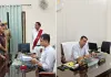Varanasi News : ग्रामीण फरियादियों की शिकायतों पर डीएम सख्त, त्वरित निस्तारण के दिए निर्देश 
