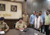 <span class="t-red">Chitrakoot News: </span>दो महीने से लापता नगर पालिका कर्मी वृंदावन में बना 'साधु', भंडारे में प्रसाद बांटते हुए पुलिस ने ढूंढा