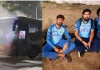 <span class="t-red">गुजरात टाइटंस की खराब हुई बस, </span>बीच सड़क उतरे सभी खिलाड़ी, फैंस का लगा जमावड़ा