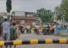 <span class="t-red">Raebareli News:</span> लोको पायलट की समझ से बची सैकड़ों यात्रियों की जान, पटरी पर फंसा ट्रैक्टर