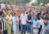 <span class="t-red">UP News:</span> पीलीभीत के नौगंवा पकड़िया की चेयरमैन का ग्रामीणों संग कलेक्ट्रेट पर हल्ला बोल, जानें पूरा मामला