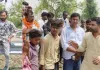 <span class="t-red">देवा में संविदा बिजली कर्मी की मौत पर बवाल, </span> नाराज ग्रामीणों ने हत्या का आरोप लगाकर किया सड़क जाम 