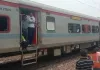 <span class="t-red">इटावा में गोमती एक्सप्रेस का इंजन फेल, </span> भरथना स्टेशन से ढाई घंटे बाद रवाना हुई ट्रेन 