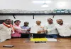 <span class="t-red">Gonda News:</span> गोंडा में स्कूलों का समय बदलने की मांग, शिक्षकों ने डीएम को सौंपा ज्ञापन
