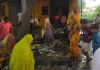 <span class="t-red">Pilibhit News:</span> पीलीभीत में शराब की दुकान के खिलाफ महिलाओं का प्रदर्शन, सड़क पर फोड़ीं दारू की बोतलें
