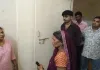 Hardoi News: स्वास्थ्य व्यवस्था पर सवाल, डॉक्टर के इंतजार में 10 घंटे तड़पती रही गर्भवती; परिजन लखनऊ ले गए