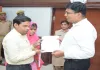 Lakhimpur Kheri News : जनता दर्शन में नेत्रहीन दंपती को मिली बड़ी राहत, डीएम ने तत्काल बनवाया अंत्योदय राशन कार्ड