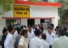 Barabanki News : परिवार रजिस्टर की नकल को लेकर हैदरगढ़ ब्लॉक में हंगामा, वकीलों के पहुंचते ही जारी हुआ प्रमाणपत्र