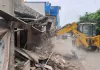 <span class="t-red">Bareilly News :</span> कामधेनु गौशाला पर गरजा BDA का बुलडोजर, विरोध के बीच पुलिस छावनी बना मौलानगर