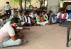 Chitrakoot News : चित्रकूट में किसानों के समर्थन में धरने पर बैठे सदर विधायक अनिल प्रधान, निजी ट्यूबवेल योजना की सामग्री न मिलने पर जताया विरोध