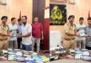Barabanki News : पुलिस ने 17 लाख रुपये के 85 गुम मोबाइल किए बरामद, असली मालिकों को लौटाए