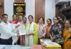 Pratapgarh News: स्कूलों का समय पूर्ववत करने की मांग, महिला शिक्षक संघ ने बीएसए को सौंपा ज्ञापन