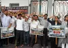 Rampur News: जौहर विश्वविद्यालय के 38 भवनों के ध्वस्तीकरण के विरोध में छात्रों का प्रदर्शन जारी, बारिश में भी धरने पर डटे