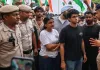 <span class="t-red">'चलो संसद' मार्च में बवाल :</span> पुलिस-प्रदर्शनकारियों की झड़प, 100 से ज्यादा घायल; 100 से अधिक हिरासत में