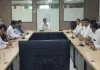 सिंगल यूज़ प्लास्टिक के दुष्प्रभावों और व्यवहारिक विकल्पों पर चर्चा को बैठे व्यापारी और अफसर