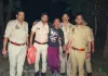 <span class="t-red">कायमगंज में पुलिस मुठभेड़: </span>25 हजार का इनामी आरोपी पैर में गोली लगने के बाद गिरफ्तार, अवैध तमंचा और हथियार बरामद