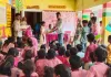 <span class="t-red">बहराइच के स्कूल में लोकतंत्र की अनोखी मिसाल: </span>दीपिका बनीं 'बाल प्रधानमंत्री', ताजुद्दीन को मिली रक्षा मंत्रालय की जिम्मेदारी
