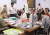 <span class="t-red">प्रतापगढ़ में बदली जनसुनवाई की तस्वीर: </span>डीएम अभिषेक पांडेय ने हटवाया 'वीआईपी चबूतरा', अब जनता के साथ बराबरी पर बैठकर सुन रहे फरियाद