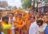 <span class="t-red">Barabanki News:  </span>भाजपा प्रदेश महामंत्री और मंत्री का भव्य स्वागत, कार्यकर्ताओं ने बुलडोजर से की पुष्पवर्षा