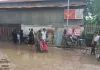 <span class="t-red">Barabanki News : </span> पहली ही बारिश में खुली पोल, बाराबंकी रेलवे स्टेशन पर जलभराव से यात्री बेहाल, जीएम की फटकार भी बेअसर