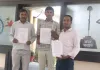 <span class="t-red">Barabanki News : </span> ओटीएस के 3 लाख हड़पने का आरोप, किसान पहुंचे डीएम के दरबार
