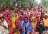 <span class="t-red">Bahraich News : </span> सड़क की बदहाली से परेशान ग्रामीणों का फूटा गुस्सा, प्रदर्शन कर जल्द निर्माण की उठाई मांग