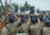 रुद्रपुर में किसानों का हल्लाबोल! कलेक्ट्रेट घेरने पहुंचे किसनों  की पुलिस से धक्का-मुक्की, बैरिकेडिंग तोड़ी, हाईवे जाम