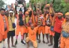 <span class="t-red">उम्र कम मगर हौसले बड़े :</span> पीलीभीत से कांवड़ लेने कछला गंगाघाट पहुंचे नन्हे शिवभक्त, 'हर-हर महादेव' के जयघोष से गूंजे रास्ते