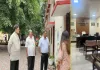 <span class="t-red">Pilibhit News :</span> डीएम के निरीक्षण में 10 अफसर और  60 कर्मचारी दफ्तर से मिले नदारद, अब कटेगा वेतन 