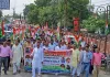 <span class="t-red">हाथों में तिरंगा, जुबां पर हक की बात :</span> सुलतानपुर में पुरानी पेंशन और TET के विरोध में शिक्षक-कर्मचारियों ने निकाली तिरंगा यात्रा 