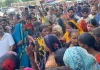 <span class="t-red">शाहजहांपुर में क्रूरता की हदें पार :</span> दबंगों ने बच्चे को कुचला, आक्रोशित परिजनों ने शव सड़क पर रखकर किया हंगामा