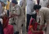 <span class="t-red">बरेली कलेक्ट्रेट में आत्मदाह का प्रयास :</span> जमीन विवाद से परेशान महिला ने बेटी संग खुद पर डाला तेल, LIU और पुलिस ने बचाई जान