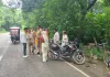<span class="t-red">Sultanpur Accident News: </span>मौत के मुंह में पहुंचा बाइक सवार! अनियंत्रित ट्रक ने मारी जोरदार टक्कर, गंभीर हालत में रेफर
