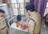 <span class="t-red">कांवड़ यात्रा के बीच मेरठ में गूंजी किलकारी,</span> हरिद्वार से लौटते वक्त महिला ने बेटे को दिया जन्म