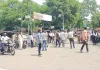 Bareilly News : कलेक्ट्रेट गेट के बाहर फिर एक दंपती ने की आत्मदाह की कोशिश, पुलिस ने बचाया 