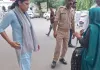 Bareilly News : कलेक्ट्रेट पहुंचने वाले फरियादियों के थैला-बैग और बोतलें क्यों चेक रहे सुरक्षाकर्मी! 