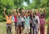 Barabanki News : जर्जर सड़क से नाराज ग्रामीणों का प्रदर्शन, बोले- सड़क नहीं तो वोट नहीं