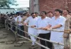 Pratapgarh News: महुली हादसे के पीड़ित परिवार से मिले राजा भैया, महिला आयोग सदस्य ने दिए जर्जर मकानों के सर्वे के निर्देश