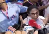 <span class="t-red">Mamata Banerjee News :</span> हलीशहर में ममता बनर्जी के काफिले का विरोध, गाड़ी पर फेंके कीचड़ और जूते-चप्पल