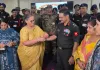 Raksha Bandhan : Lucknow की महापौर ने सैनिकों की कलाई पर बांधी राखी, कहा- देश की रक्षा करने वालों के साथ पूरा लखनऊ