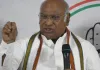 <span class="t-red">चीनी के आयात पर कांग्रेस ने उठाये सवाल, </span> खड़गे बोले - त्योहारों में कड़वाहट घोल रही मोदी सरकार 