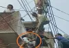 Hardoi News : 20 मिनट तक तारों में झूलता रहा लाइनमैन! खौफनाक मंजर देख सहम गई भीड़, दांतों तले दबा ली उंगली
