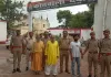  <span class="t-red">Barabanki News: </span>देवा में झाड़-फूंक के नाम पर खंभे से बांधी गई विवाहिता की मौत, पति समेत कथित बाबा और सहयोगी गिरफ्तार