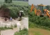 Sambhal News : संभल में रहटोल के पास नहर कटी, सैकड़ों बीघा फसल जलमग्न, चार घंटे तक चली धार रोकने की जद्दोजहद 