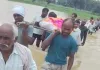 Pratapgarh News:  प्रशासनिक उपेक्षा पर भारी पड़ा अपनों का दर्द ! उफनाती नदी के बीच जलमग्न पुल से निकली शव यात्रा, देखें वीडियो