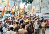 <span class="t-red">सीतापुर-बरेली हाईवे जाम : </span> आर्थिक आरक्षण की मांग को लेकर विरोध प्रदर्शन; पुलिस ने किया हाउस अरेस्ट